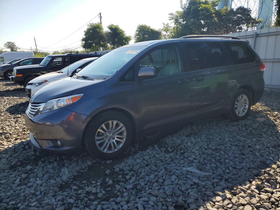 TOYOTA SIENNA 2013 with VIN 5TDYK3DC8DS291403 - Photo from auction