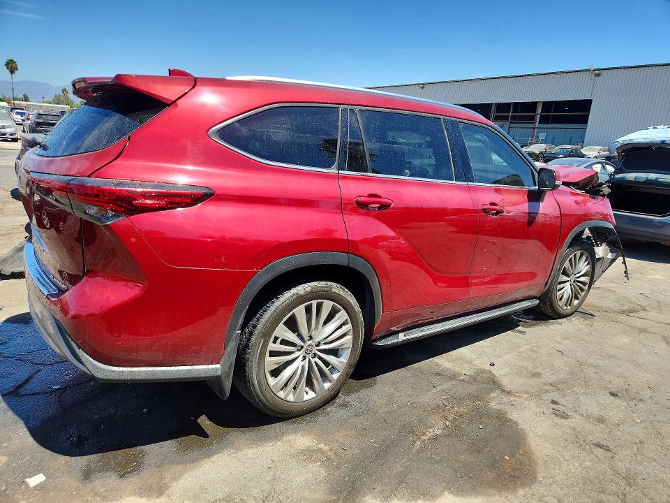 صورة رقم 3 من المزاد - 2021 TOYOTA HIGHLANDER مع VIN 5TDFZRAH4MS053568
