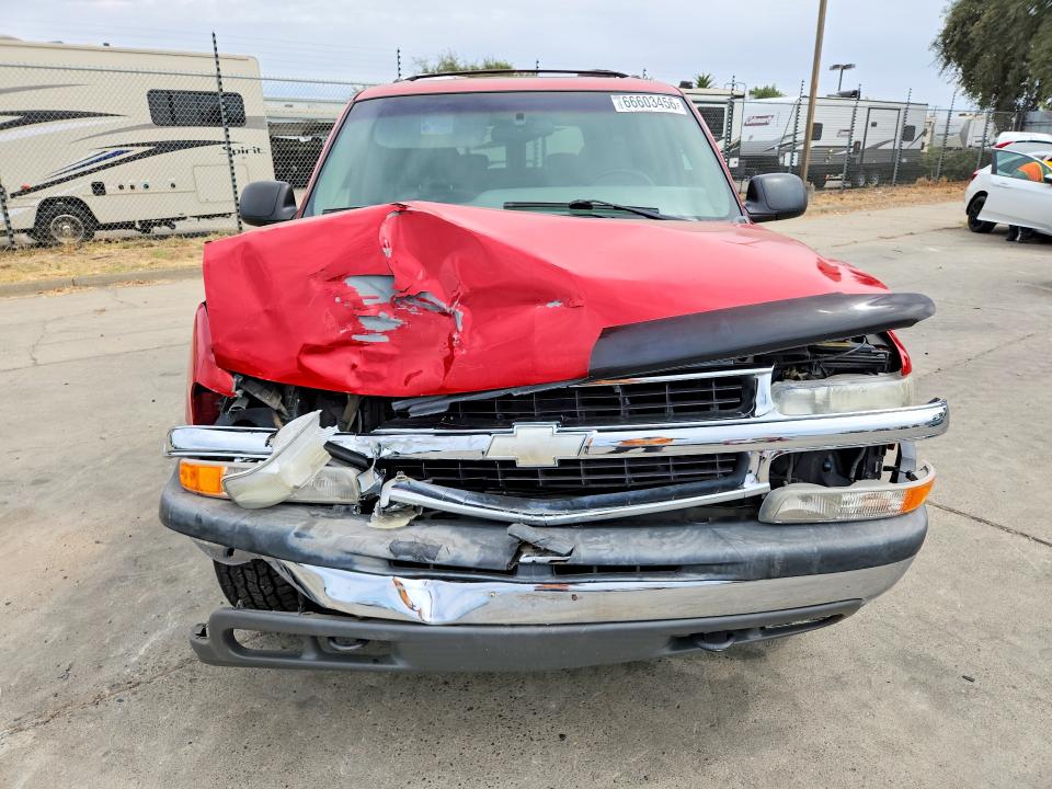 Photo 5 from auction – 2001 CHEVROLET SUBURBAN with VIN 3GNFK16T51G221898