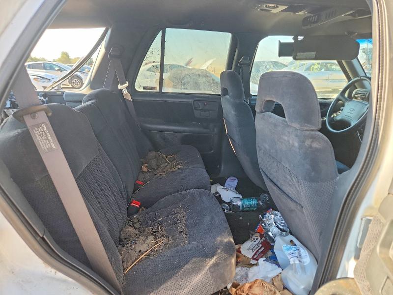 Photo 10 from auction – 1996 CHEVROLET BLAZER with VIN 1GNDT13W3T2188687