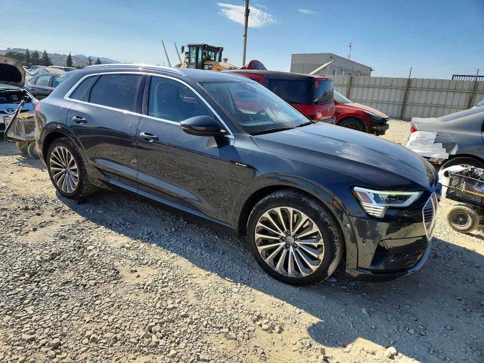 Photo 4 from auction – 2019 AUDI E-TRON with VIN WA1VABGE3KB022561
