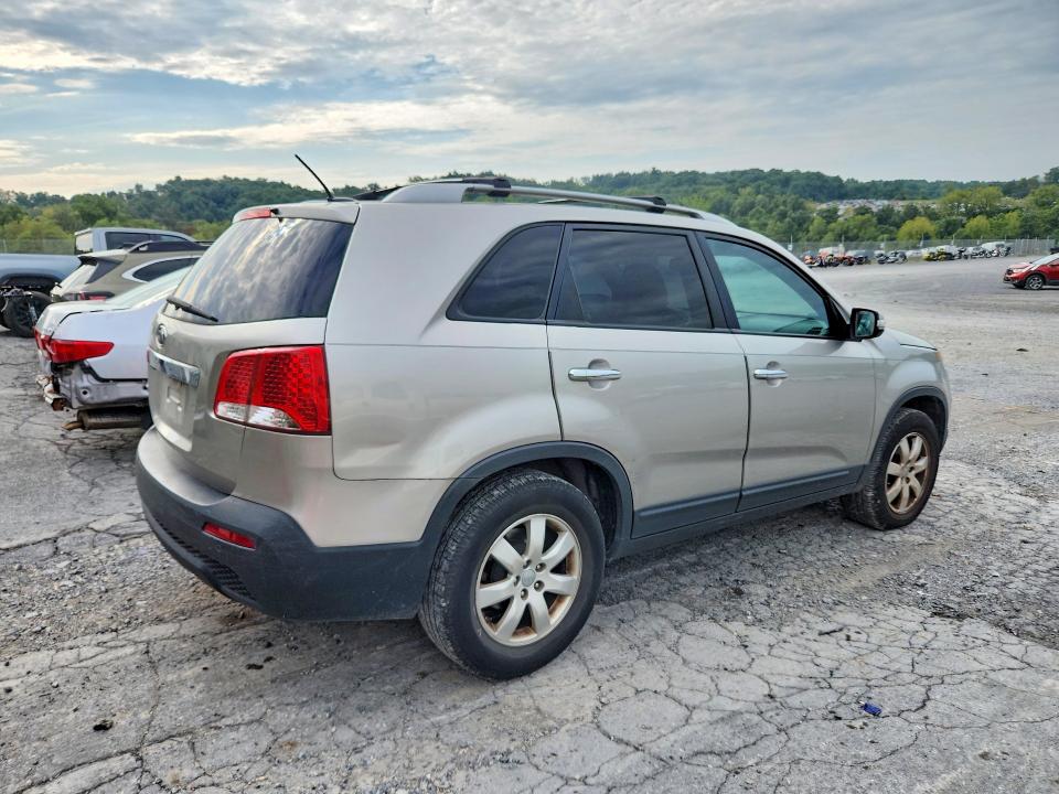 Photo 3 from auction – 2013 KIA SORENTO with VIN 5XYKT3A6XDG319751