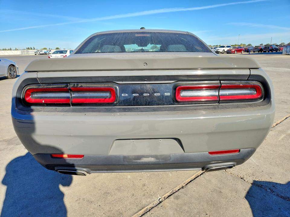 Photo 6 from auction – 2018 DODGE CHALLENGER with VIN 2C3CDZAG7JH241668