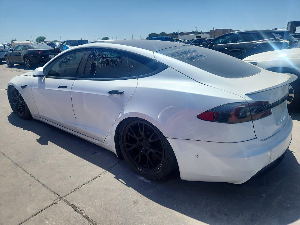 Foto 2 de la subasta – 2021 TESLA MODEL S con VIN 5YJSA1E64MF440271
