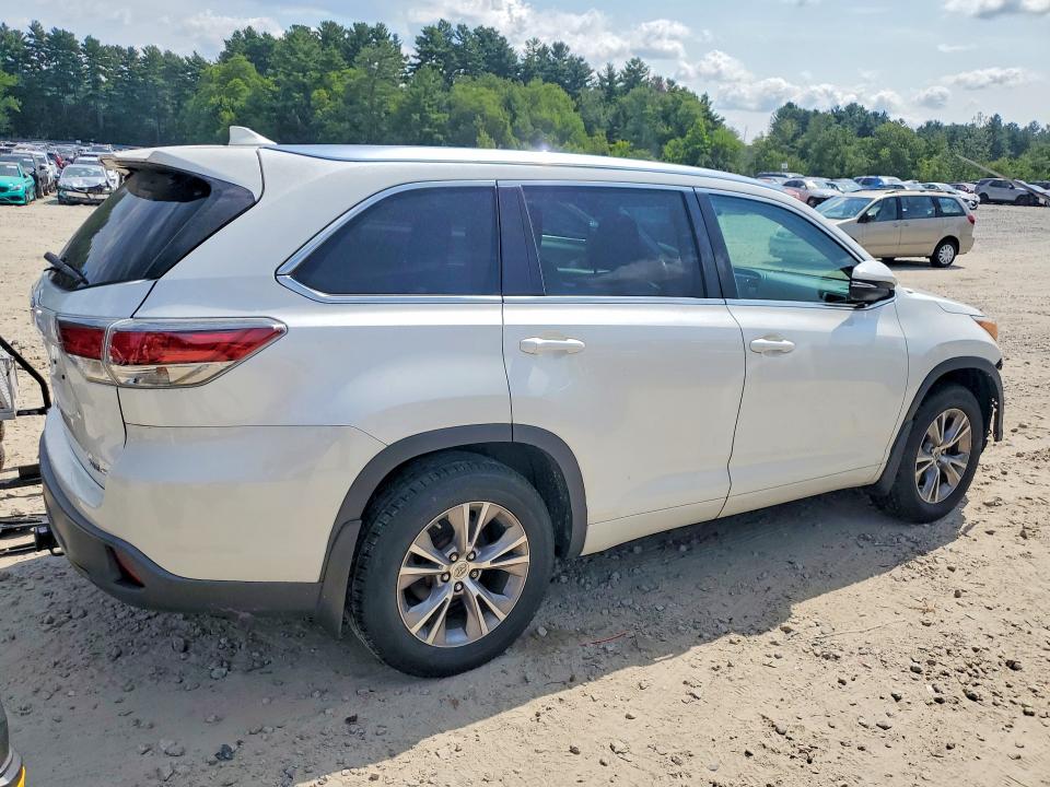 Photo 3 from auction – 2015 TOYOTA HIGHLANDER with VIN 5TDJKRFH6FS123971