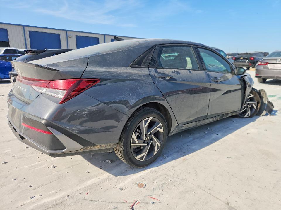 Снимка 3 от търг – 2025 HYUNDAI ELANTRA с VIN KMHLM4DG8SU090649