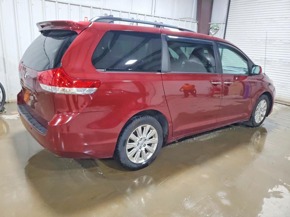 Photo 3 from auction – 2014 TOYOTA SIENNA with VIN 5TDDK3DC0ES089168