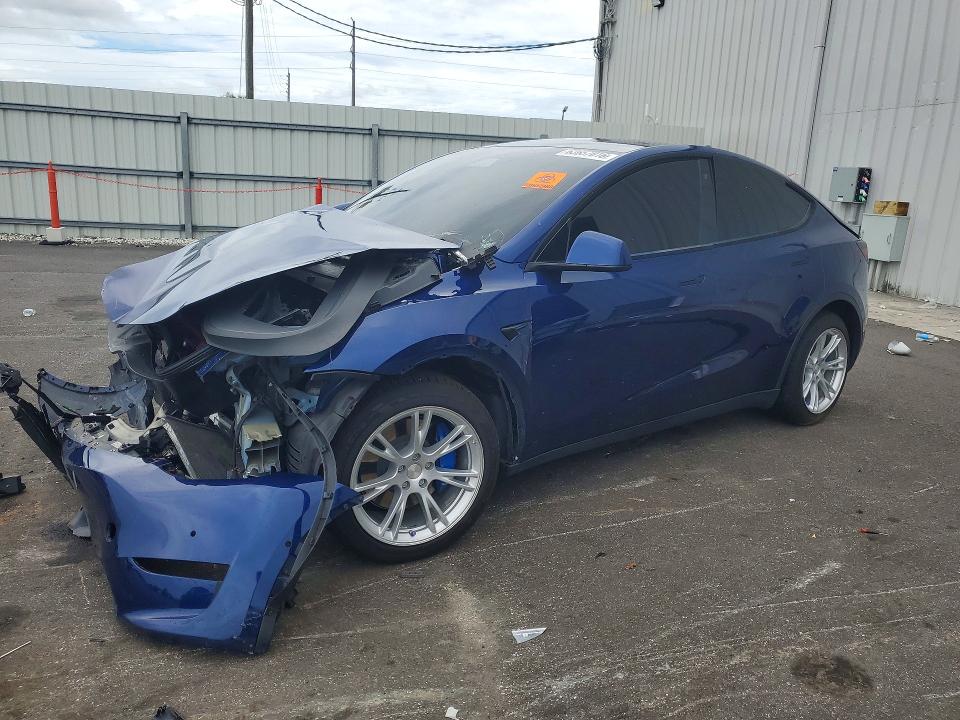TESLA MODEL Y 2020 with VIN 5YJYGDEE1LF030530 - Photo from auction