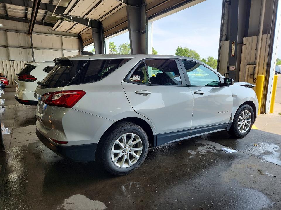 Photo 3 from auction – 2020 CHEVROLET EQUINOX with VIN 2GNAXHEV7L6123641