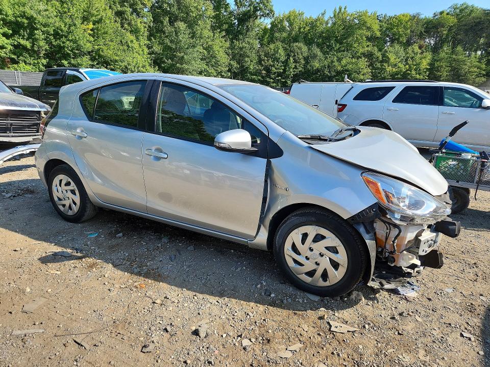 Photo 4 from auction – 2016 TOYOTA PRIUS C with VIN JTDKDTB35G1117566