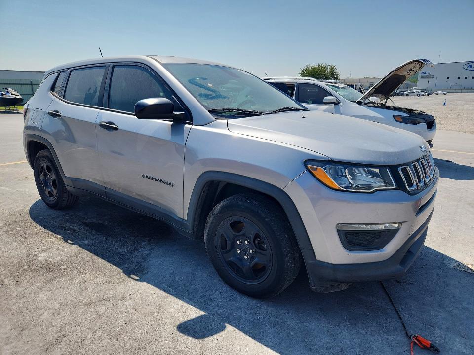 Photo 4 from auction – 2019 JEEP COMPASS with VIN 3C4NJCABXKT699681