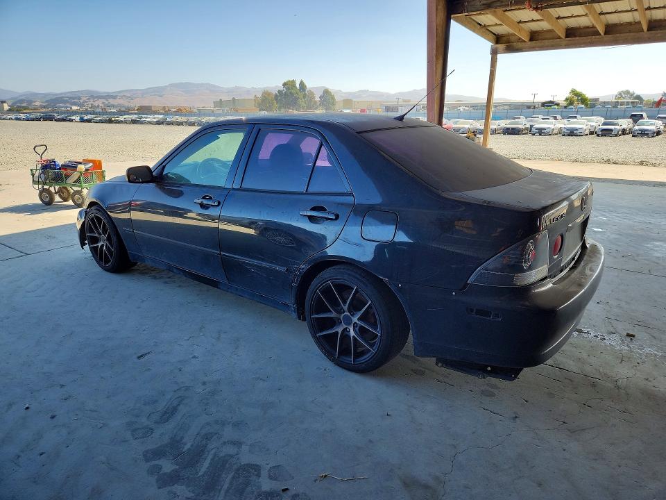 Photo 2 from auction – 2001 LEXUS IS with VIN JTHBD182910022720
