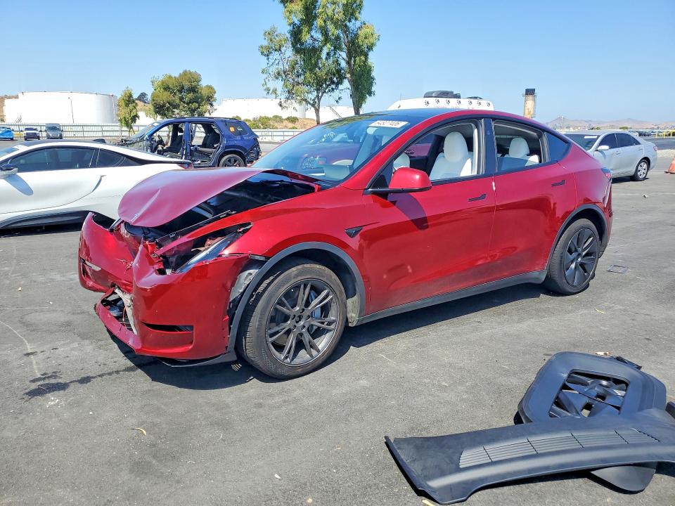TESLA MODEL Y 2024 with VIN 7SAYGAEE8RF163831 - Photo from auction