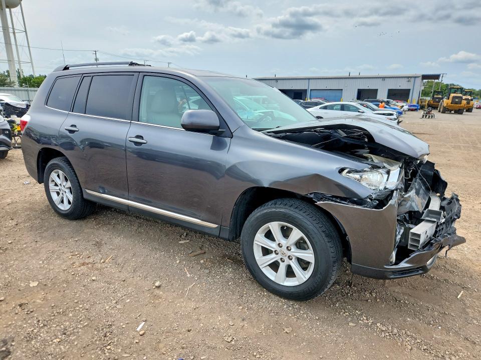Фото 4 с аукциона – 2013 TOYOTA HIGHLANDER с VIN 5TDBK3EH2DS245467