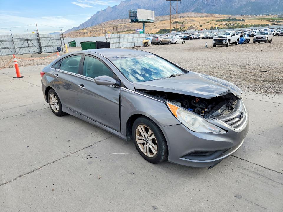 Photo 4 from auction – 2014 HYUNDAI SONATA with VIN 5NPEB4AC6EH832887
