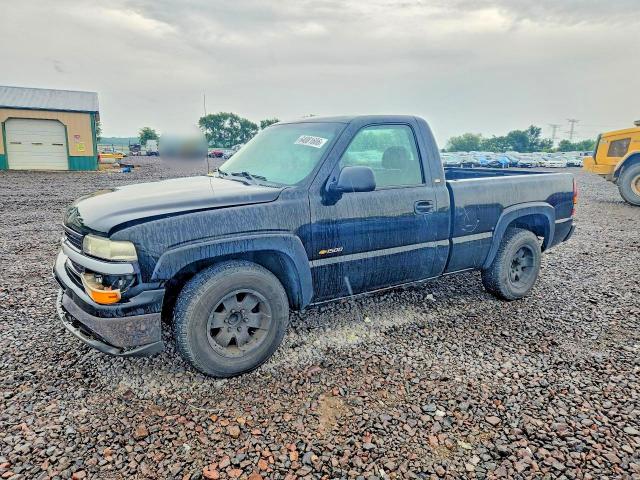 CHEVROLET SILVERADO 2000 with VIN 1GCEC14W9YZ309040 - Photo from auction