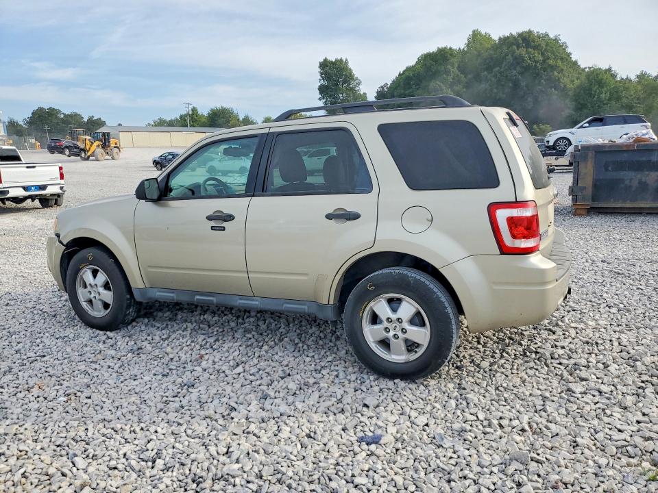 Photo 2 from auction – 2011 FORD ESCAPE with VIN 1FMCU0DG0BKC31606