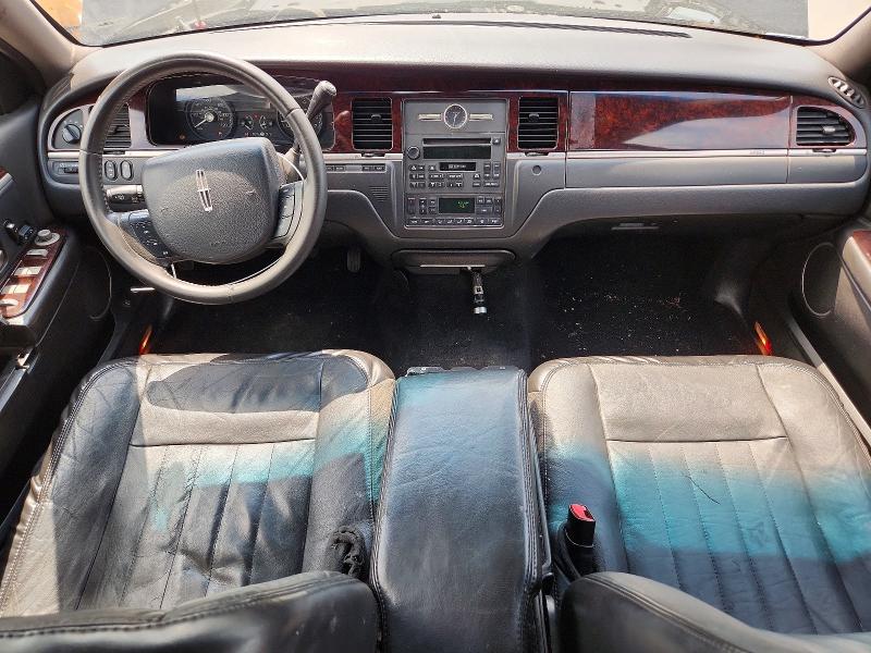 Photo 8 from auction – 2010 LINCOLN TOWN CAR with VIN 2LNBL8EV3AX752793