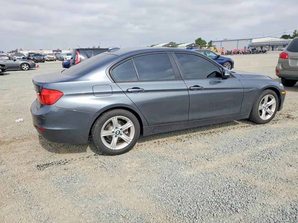 Photo 3 from auction – 2015 BMW 328 with VIN WBA3C1C52FK120748