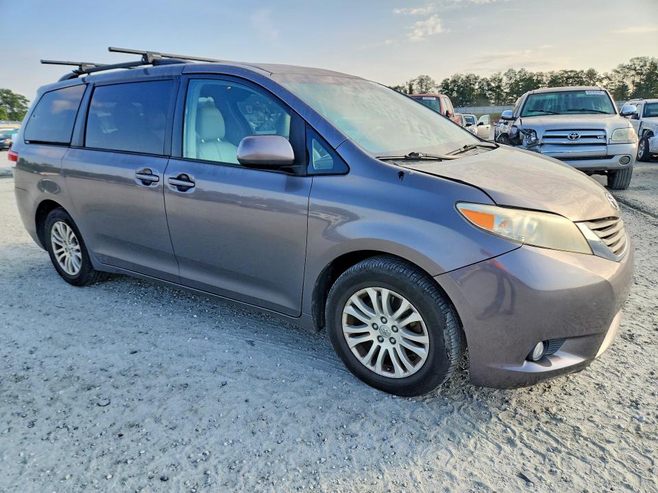 Photo 4 from auction – 2013 TOYOTA SIENNA with VIN 5TDYK3DC8DS399472