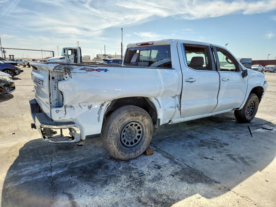 Photo 3 from auction – 2021 CHEVROLET SILVERADO with VIN 1GCUYGET1MZ288019