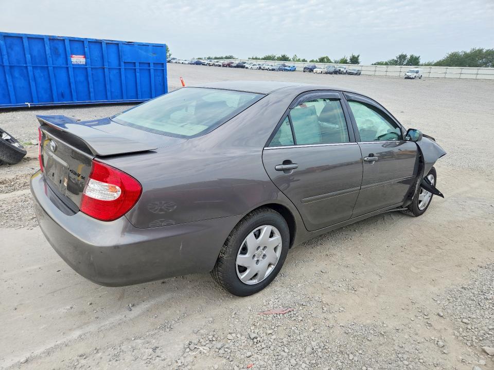 Photo 3 from auction – 2002 TOYOTA CAMRY with VIN 4T1BE32K12U553094