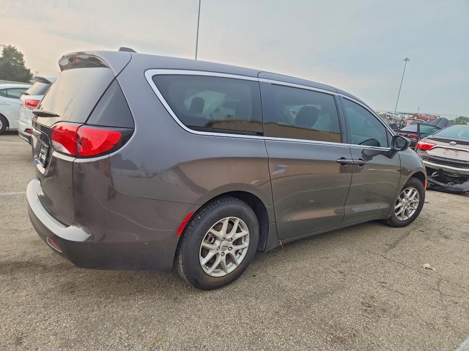 Photo 3 from auction – 2023 CHRYSLER VOYAGER with VIN 2C4RC1CG0PR610557