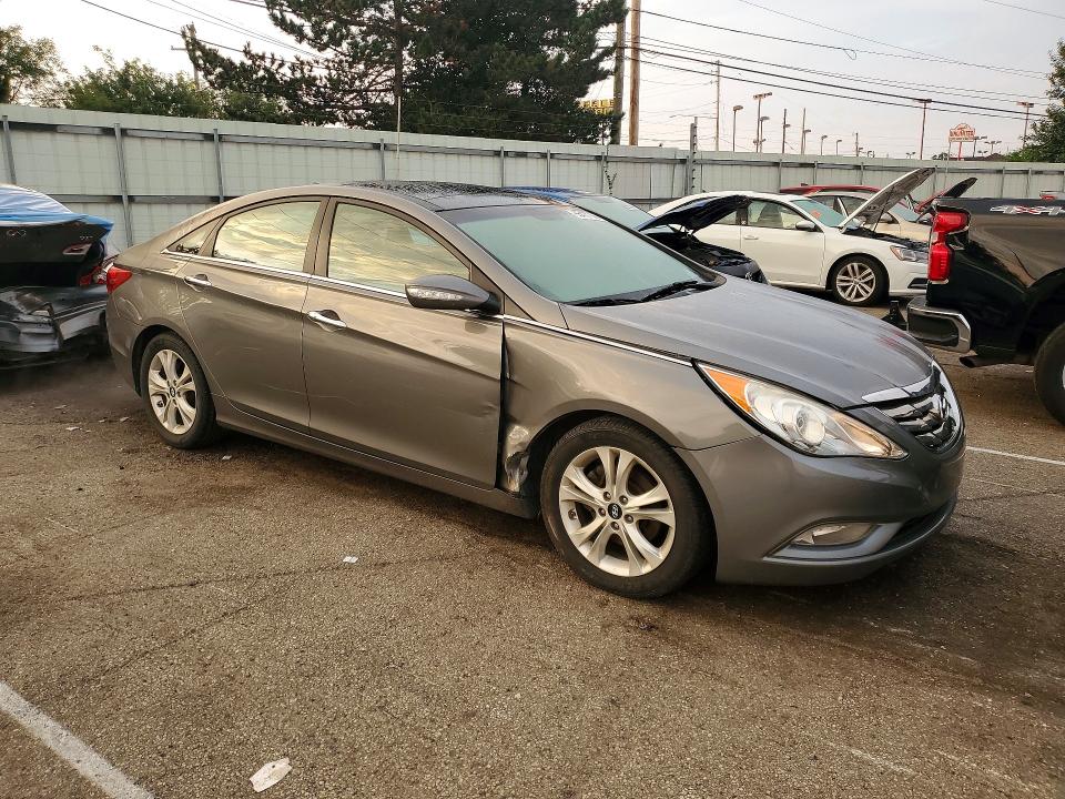 Photo 4 from auction – 2013 HYUNDAI SONATA with VIN 5NPEC4AC0DH581702