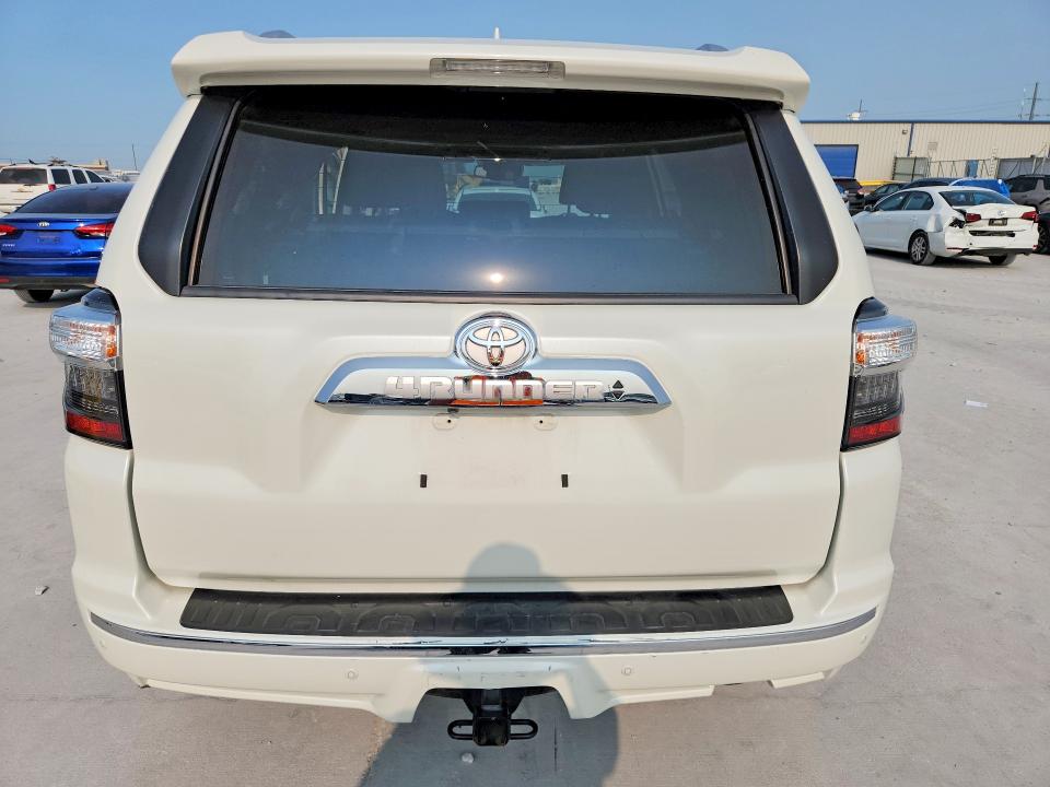 Photo 6 from auction – 2020 TOYOTA 4RUNNER with VIN JTEZU5JR0L5224152