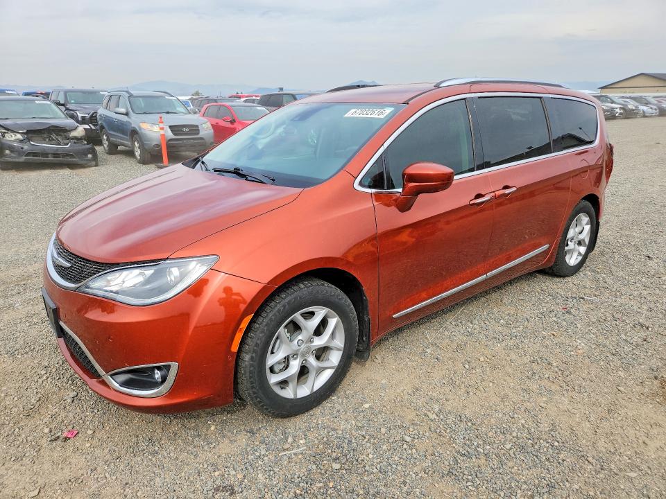 CHRYSLER PACIFICA 2018 with VIN 2C4RC1BG5JR182641 - Photo from auction