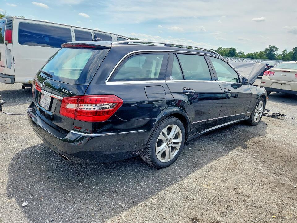 Снимка 3 от търг – 2011 MERCEDES-BENZ E с VIN WDDHH8HB3BA308220