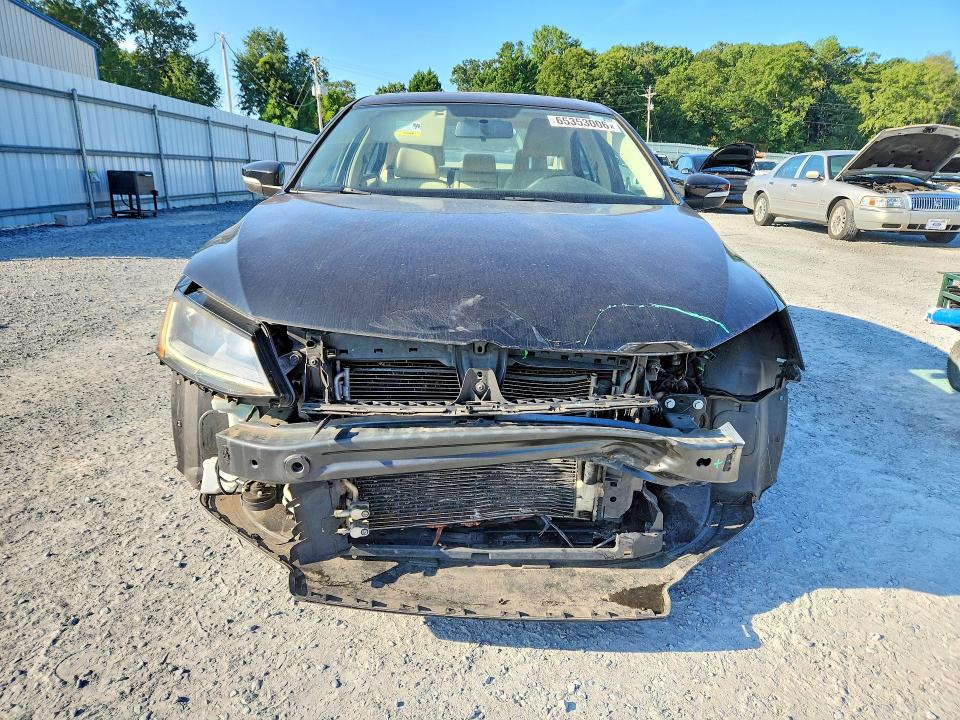Photo 5 from auction – 2017 VOLKSWAGEN JETTA with VIN 3VWDB7AJ5HM304359