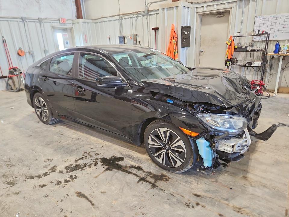 Photo 4 from auction – 2017 HONDA CIVIC with VIN 19XFC1F70HE003950