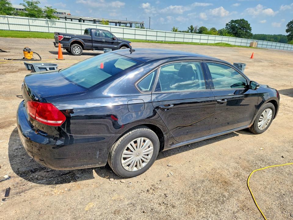Photo 3 from auction – 2014 VOLKSWAGEN PASSAT with VIN 1VWAS7A30EC111540