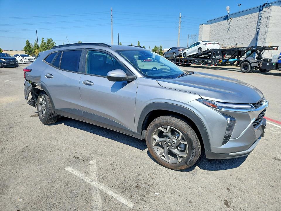 Photo 4 from auction – 2025 CHEVROLET TRAX with VIN KL77LHEP4SC092125