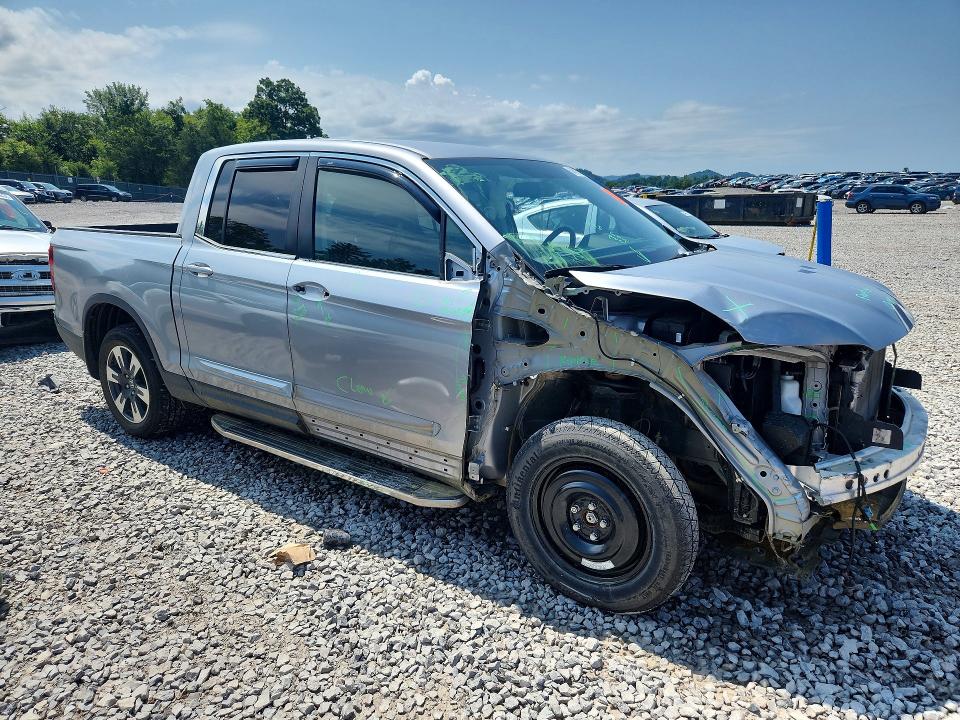 Photo 4 from auction – 2017 HONDA RIDGELINE with VIN 5FPYK3F62HB019079