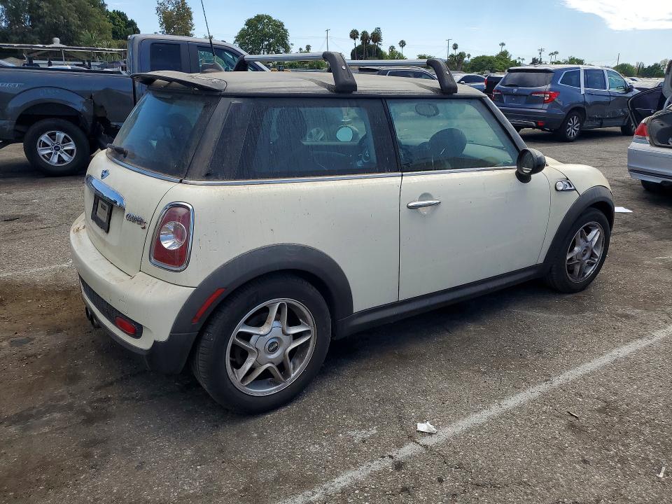 Foto 3 de la subasta – 2010 MINI COOPER con VIN WMWMF7C56ATZ73994