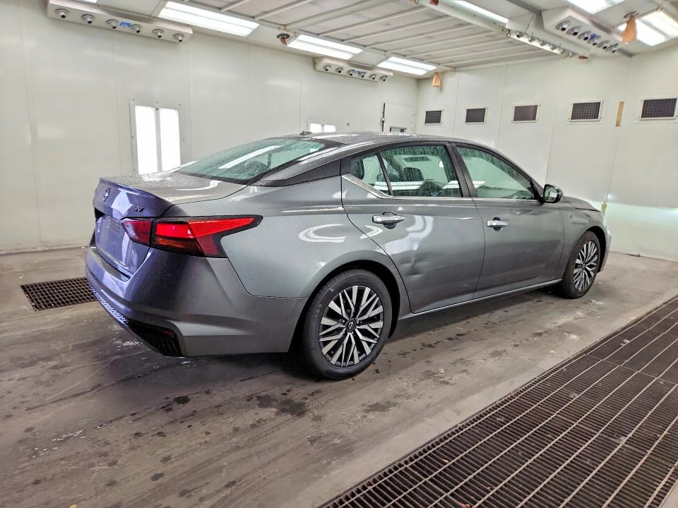 Photo 3 from auction – 2023 NISSAN ALTIMA with VIN 1N4BL4DV8PN337807