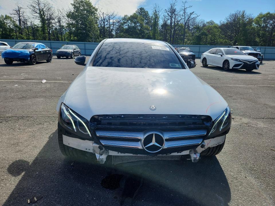 Photo 5 from auction – 2017 MERCEDES-BENZ E with VIN WDDZF4KB9HA052248