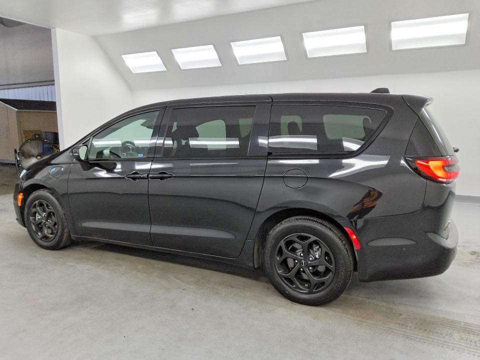 Foto 2 de la subasta – 2023 CHRYSLER PACIFICA con VIN 2C4RC1L74PR632822