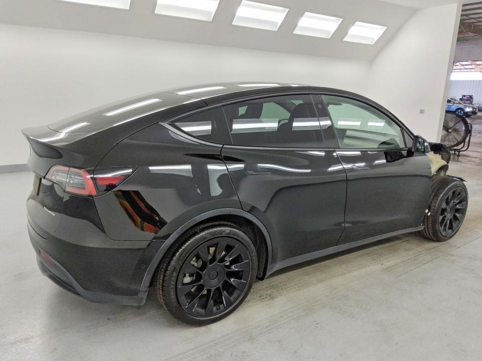 Photo 3 from auction – 2022 TESLA MODEL Y with VIN 7SAYGDEE5NF480395