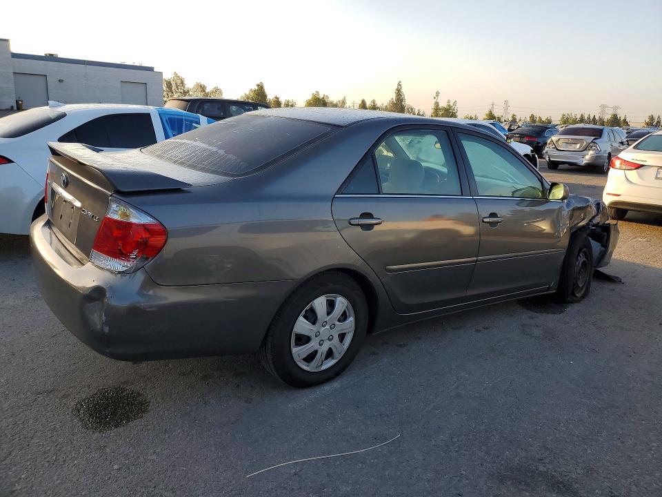Photo 3 from auction – 2005 TOYOTA CAMRY with VIN 4T1BE32K05U511794