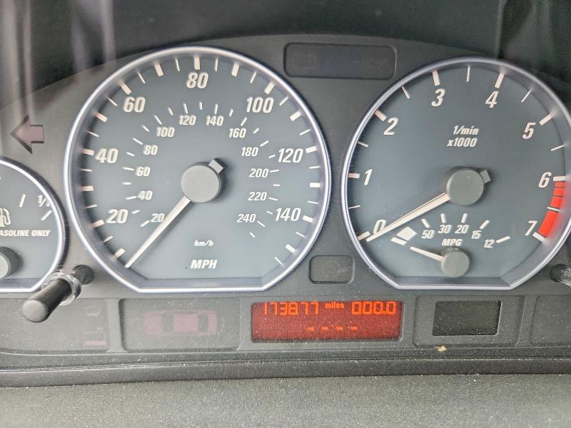 Photo 9 from auction – 2001 BMW 330 with VIN WBABN53411JU33163