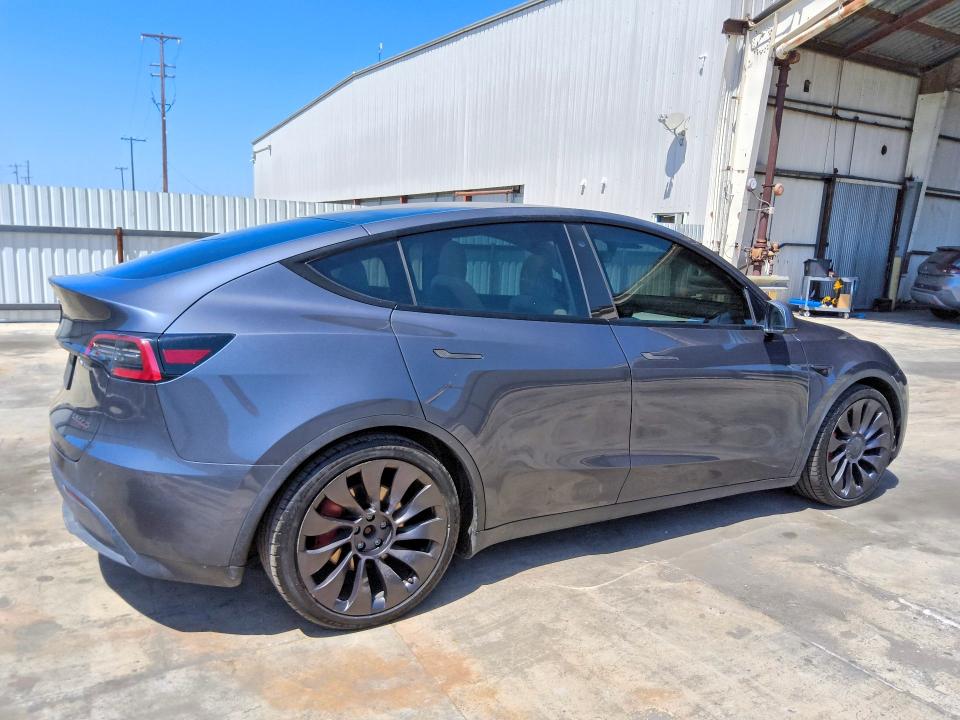 Foto 3 de la subasta – 2021 TESLA MODEL Y con VIN 5YJYGDEF4MF256636