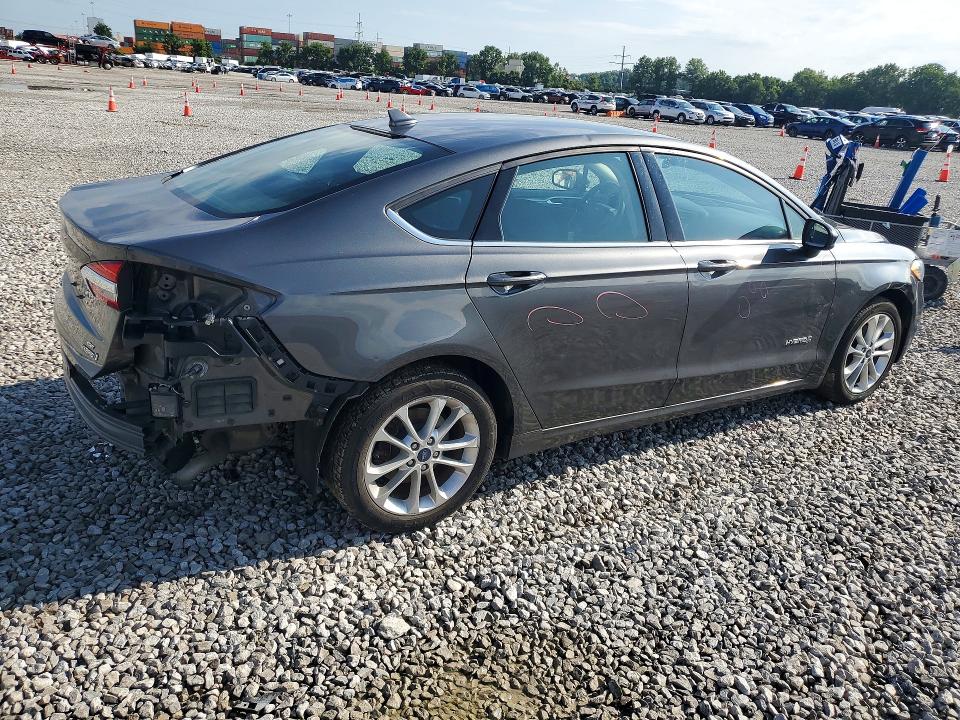 Photo 3 from auction – 2019 FORD FUSION with VIN 3FA6P0LU1KR226366
