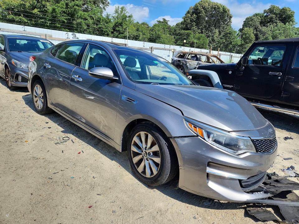 Photo 4 from auction – 2018 KIA OPTIMA with VIN 5XXGU4L35JG205068