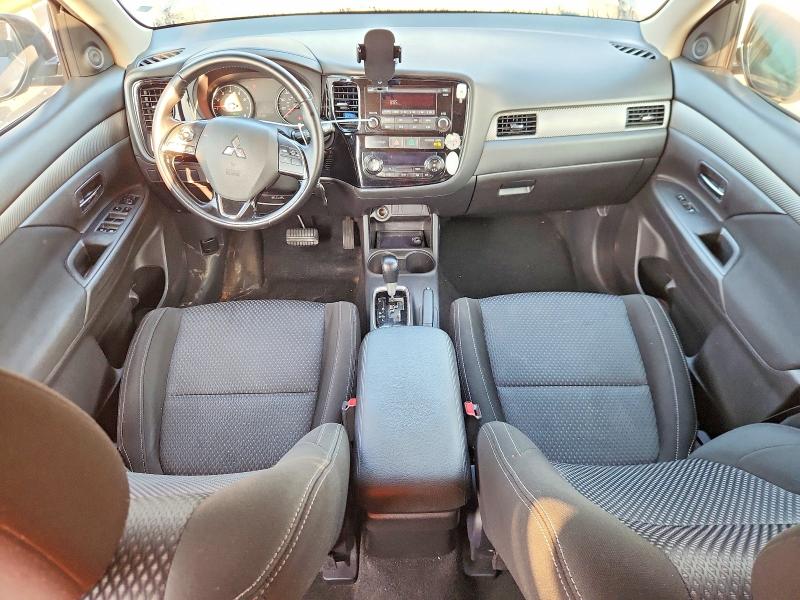 Photo 8 from auction – 2016 MITSUBISHI OUTLANDER with VIN JA4AD2A33GZ039159