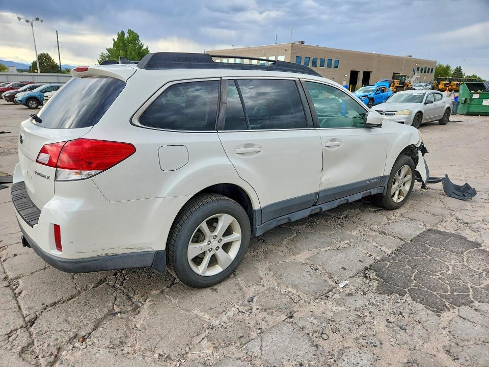 Photo 3 from auction – 2014 SUBARU OUTBACK with VIN 4S4BRCCC4E3272199