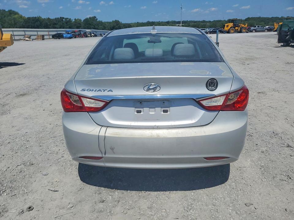 Photo 6 from auction – 2011 HYUNDAI SONATA with VIN 5NPEB4AC5BH098996
