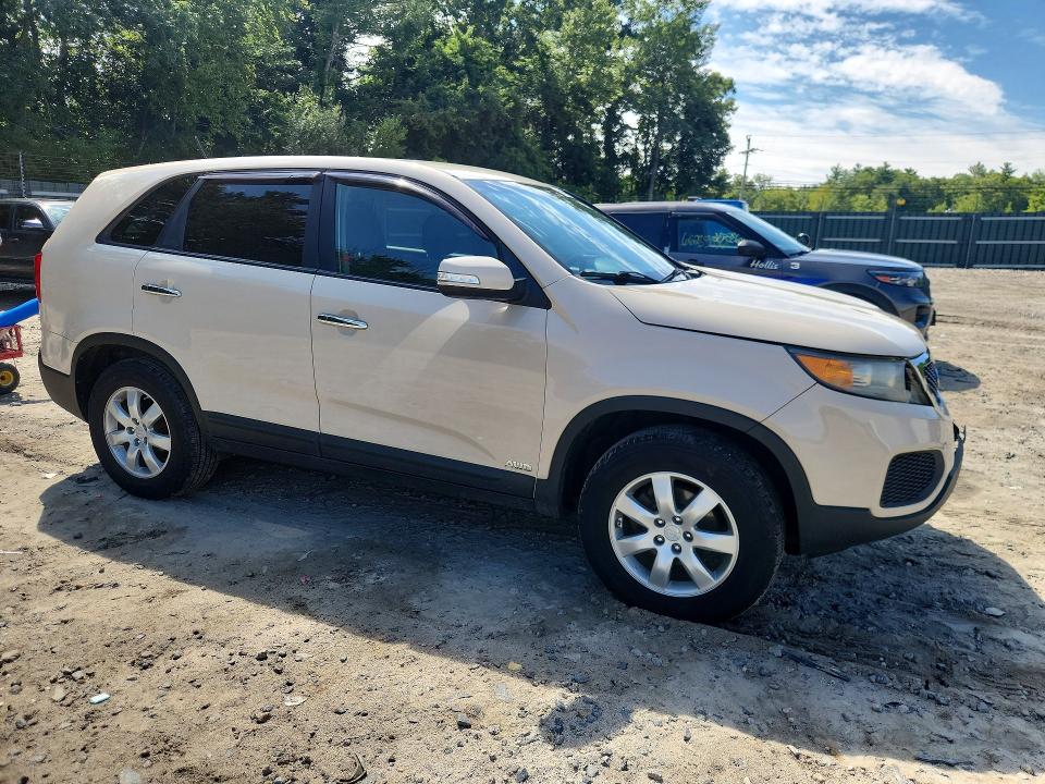 Photo 4 from auction – 2011 KIA SORENTO with VIN 5XYKTCA16BG096643